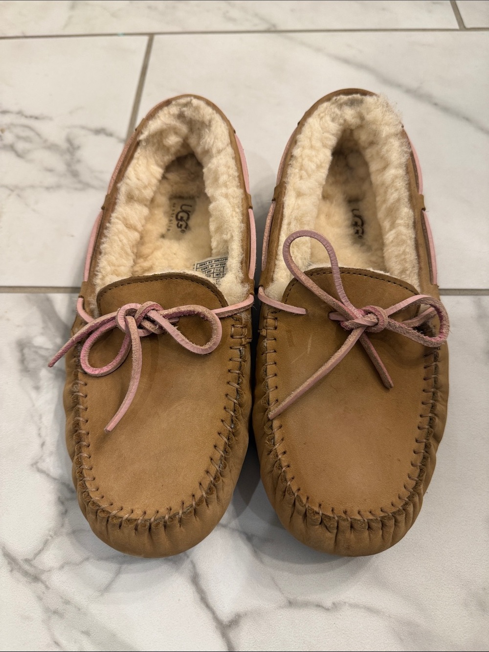 UGG Australia Leather/Shearling Dakota Moccasins - Women’s Size 9